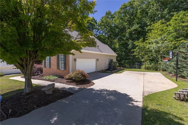 110 Brookstone Way, Central, SC 29630