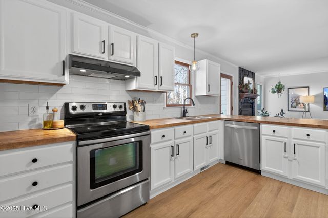 1901 Red Oak Lane, Clayton, NC 27520