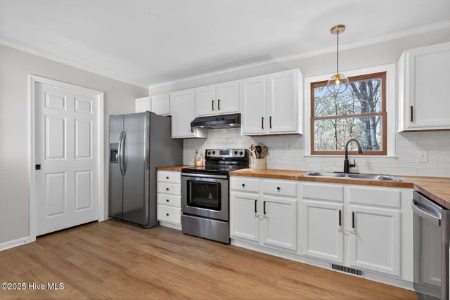 1901 Red Oak Lane, Clayton, NC 27520