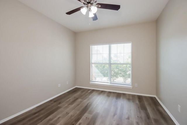 1089 Shadow Glenn Drive, Conroe, TX 77301