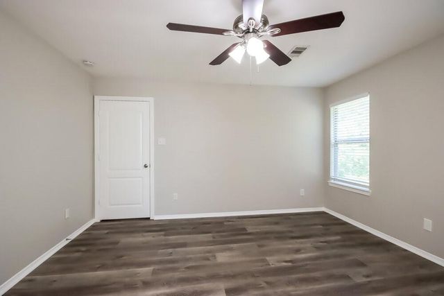 1089 Shadow Glenn Drive, Conroe, TX 77301