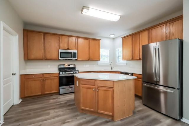 1089 Shadow Glenn Drive, Conroe, TX 77301