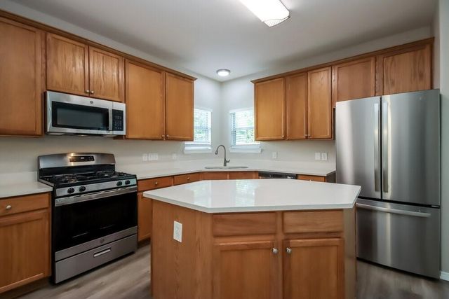 1089 Shadow Glenn Drive, Conroe, TX 77301