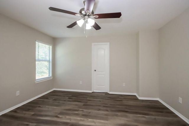 1089 Shadow Glenn Drive, Conroe, TX 77301