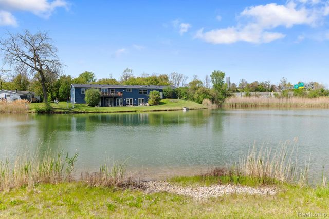 351 North Squirrel Rd 38, Auburn Hills, MI 48326
