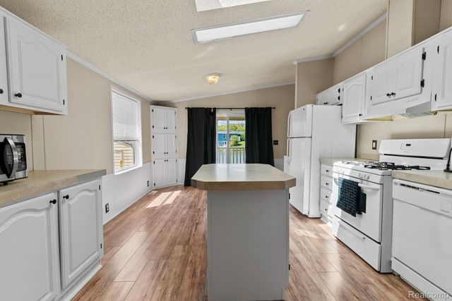 351 North Squirrel Rd 38, Auburn Hills, MI 48326