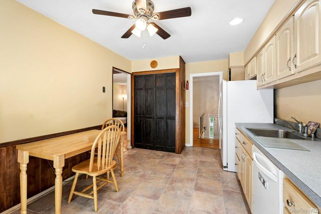 2 Cobblestone Road, Airmont, NY 10952