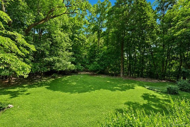 2 Cobblestone Road, Airmont, NY 10952