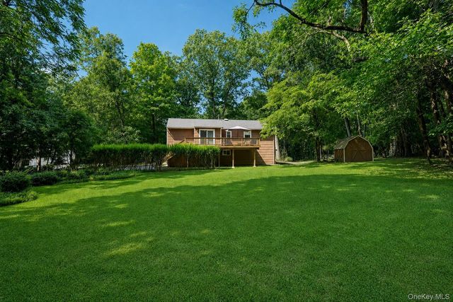 2 Cobblestone Road, Airmont, NY 10952
