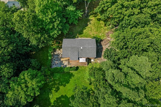 2 Cobblestone Road, Airmont, NY 10952