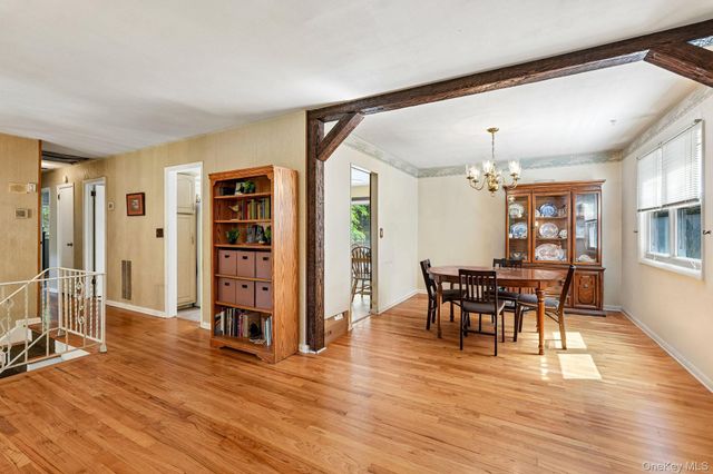2 Cobblestone Road, Airmont, NY 10952