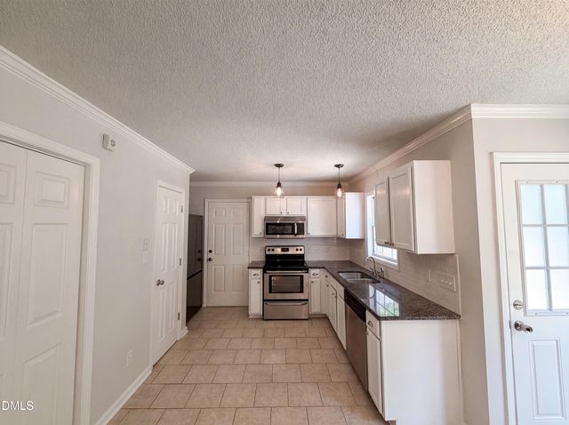 1024 Laurel Leaf Road, Zebulon, NC 27597