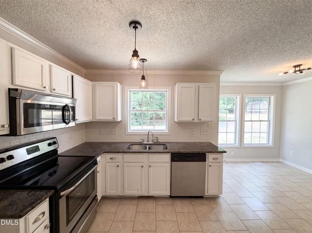 1024 Laurel Leaf Road, Zebulon, NC 27597