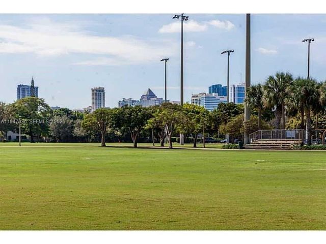 744 NE 14th Ave 11, Fort Lauderdale, FL 33304