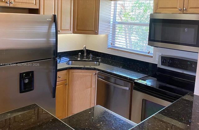 744 NE 14th Ave 11, Fort Lauderdale, FL 33304