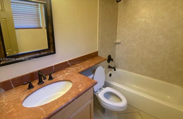 744 NE 14th Ave 11, Fort Lauderdale, FL 33304