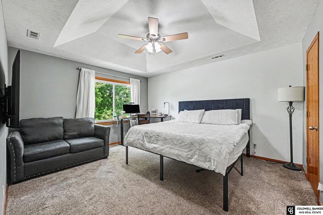 13507 S 33 Street, Bellevue, NE 68123