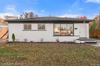 22900 Playview Street, Saint Clair Shores, MI 48082