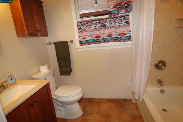 1002 Warren St, Martinez, CA 94553