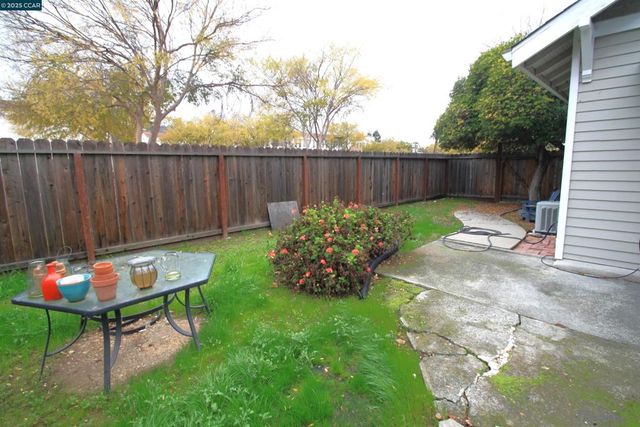 1002 Warren St, Martinez, CA 94553