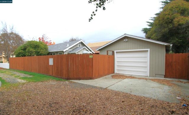 1002 Warren St, Martinez, CA 94553