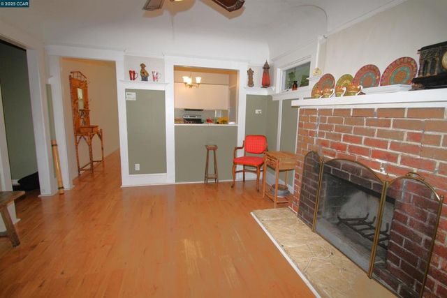 1002 Warren St, Martinez, CA 94553