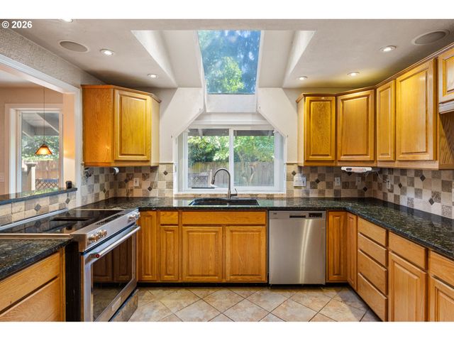 380 LODENQUAI Ln, Eugene, OR 97404