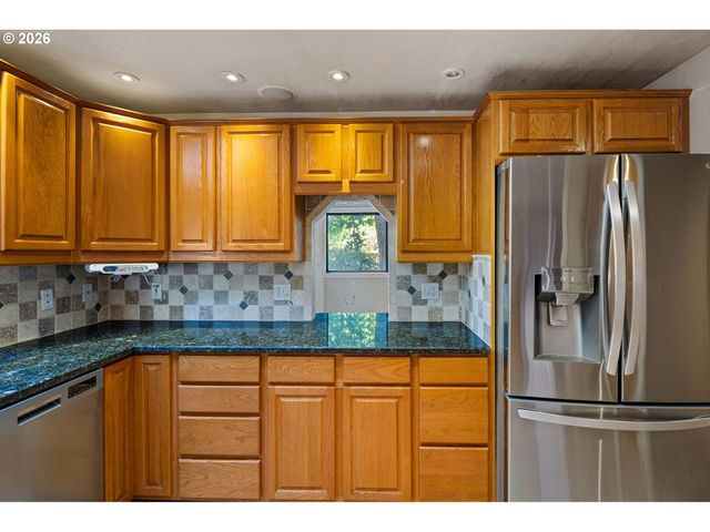 380 LODENQUAI Ln, Eugene, OR 97404