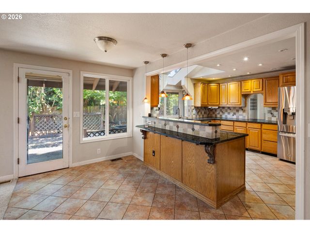 380 LODENQUAI Ln, Eugene, OR 97404