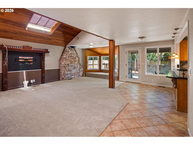 380 LODENQUAI Ln, Eugene, OR 97404