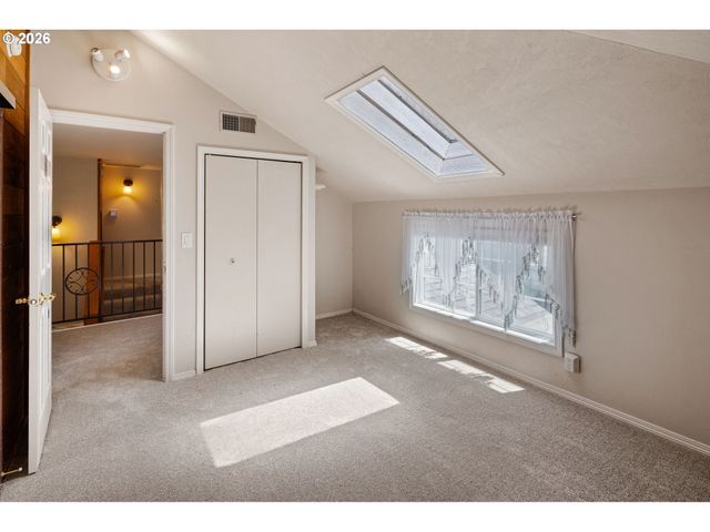 380 LODENQUAI Ln, Eugene, OR 97404