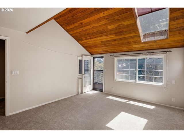 380 LODENQUAI Ln, Eugene, OR 97404