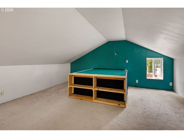 380 LODENQUAI Ln, Eugene, OR 97404