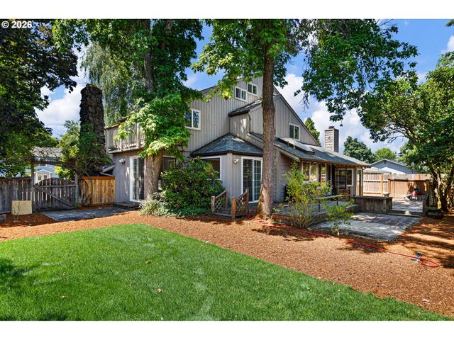 380 LODENQUAI Ln, Eugene, OR 97404