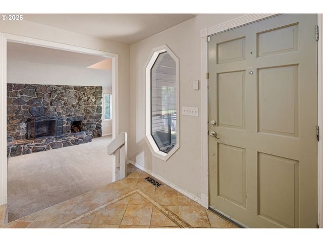 380 LODENQUAI Ln, Eugene, OR 97404