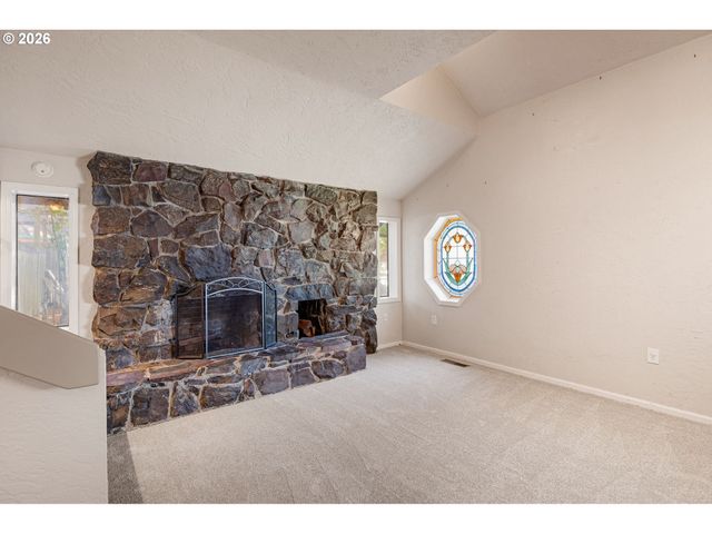 380 LODENQUAI Ln, Eugene, OR 97404