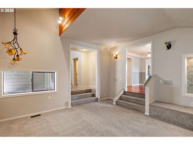 380 LODENQUAI Ln, Eugene, OR 97404
