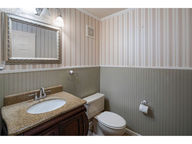 380 LODENQUAI Ln, Eugene, OR 97404