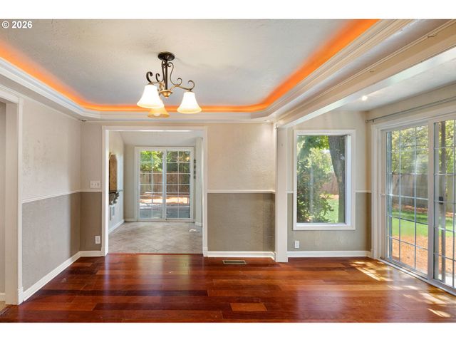 380 LODENQUAI Ln, Eugene, OR 97404