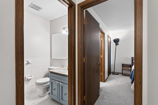 1272 Trailwood S, Hopkins, MN 55343