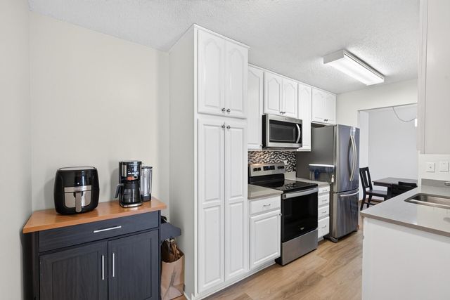 1272 Trailwood S, Hopkins, MN 55343