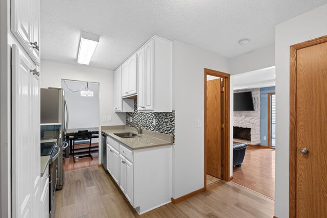 1272 Trailwood S, Hopkins, MN 55343