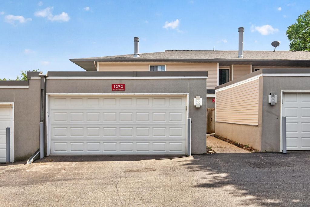 1272 Trailwood S, Hopkins, MN 55343