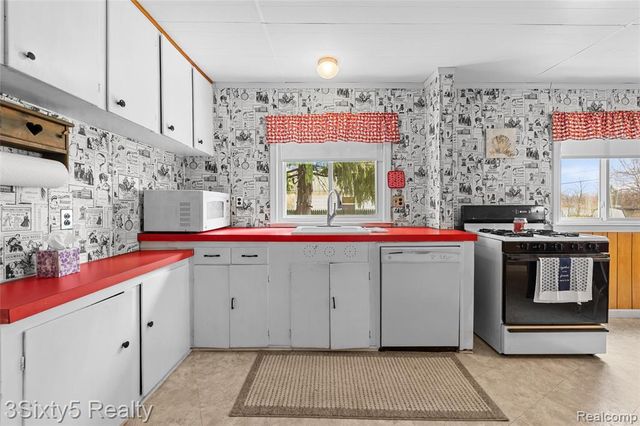 7523 Beechwood, Lexington, MI 48450