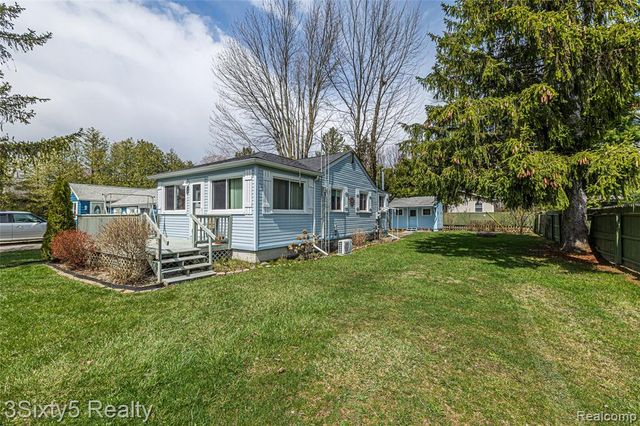 7523 Beechwood, Lexington, MI 48450