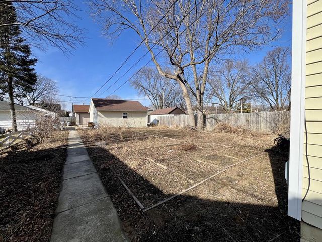 3207 S Austin STREET, Milwaukee, WI 53207