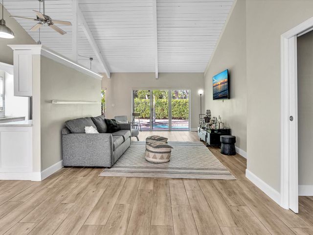 3996 NW 7th Court, Delray Beach, FL 33445