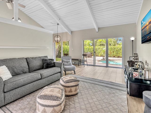 3996 NW 7th Court, Delray Beach, FL 33445