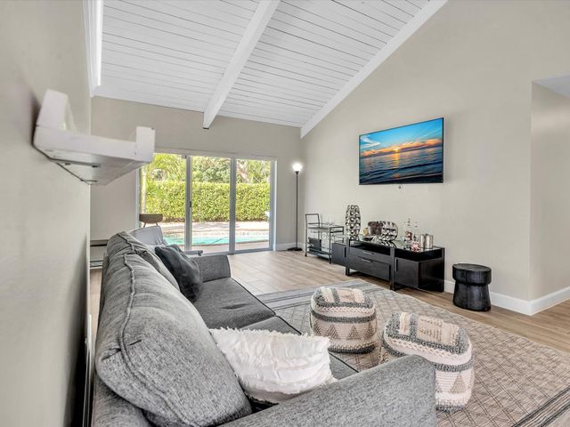 3996 NW 7th Court, Delray Beach, FL 33445