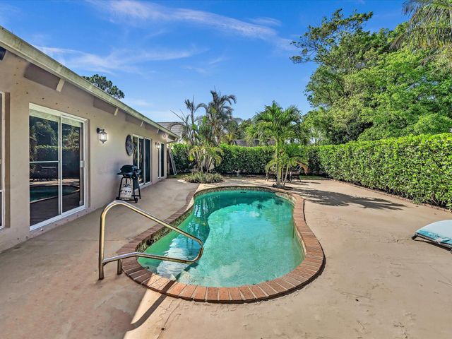 3996 NW 7th Court, Delray Beach, FL 33445